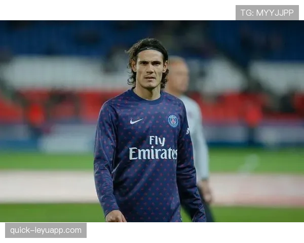 卡瓦尼训练完顺手把蛋白粉当奶粉冲给孩子喝了 卡瓦尼训练完顺手把蛋白粉当奶粉冲给孩子喝了
